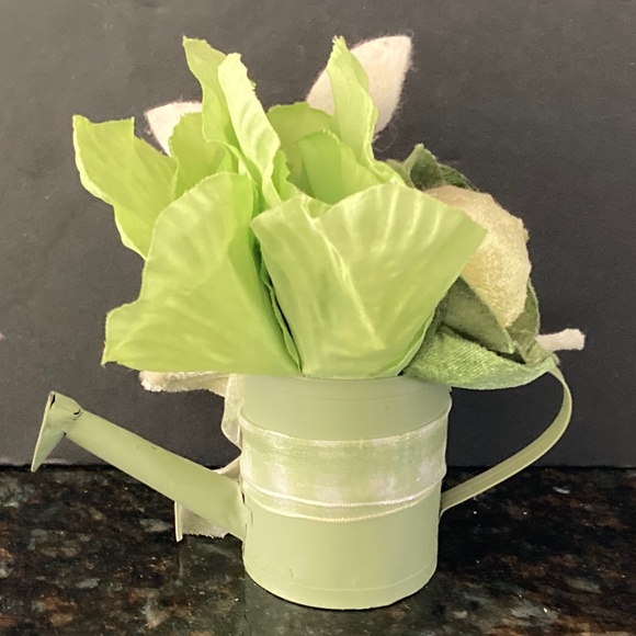 White Rabbit & Pea Pod In Watering Can With Cabbage & Lettuce/Perfect For Spring - Picture 2 of 3